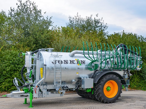 Tractores y maquinaria agrícola