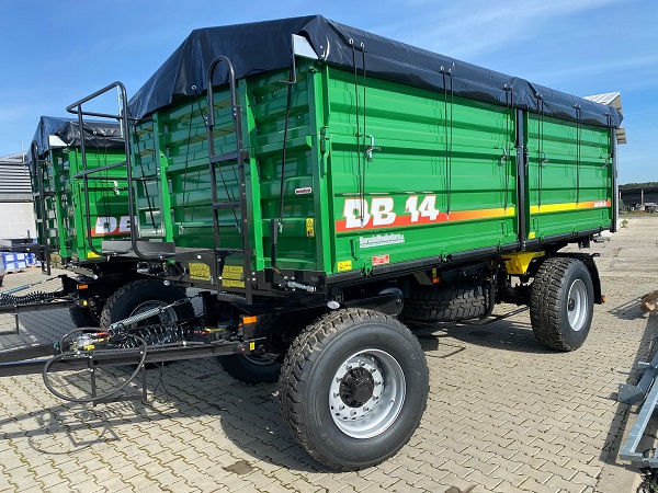 Tractores y maquinaria agrícola