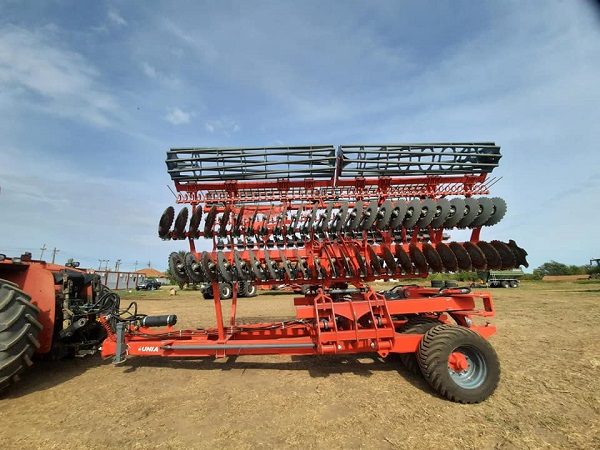 Tractores y maquinaria agrícola